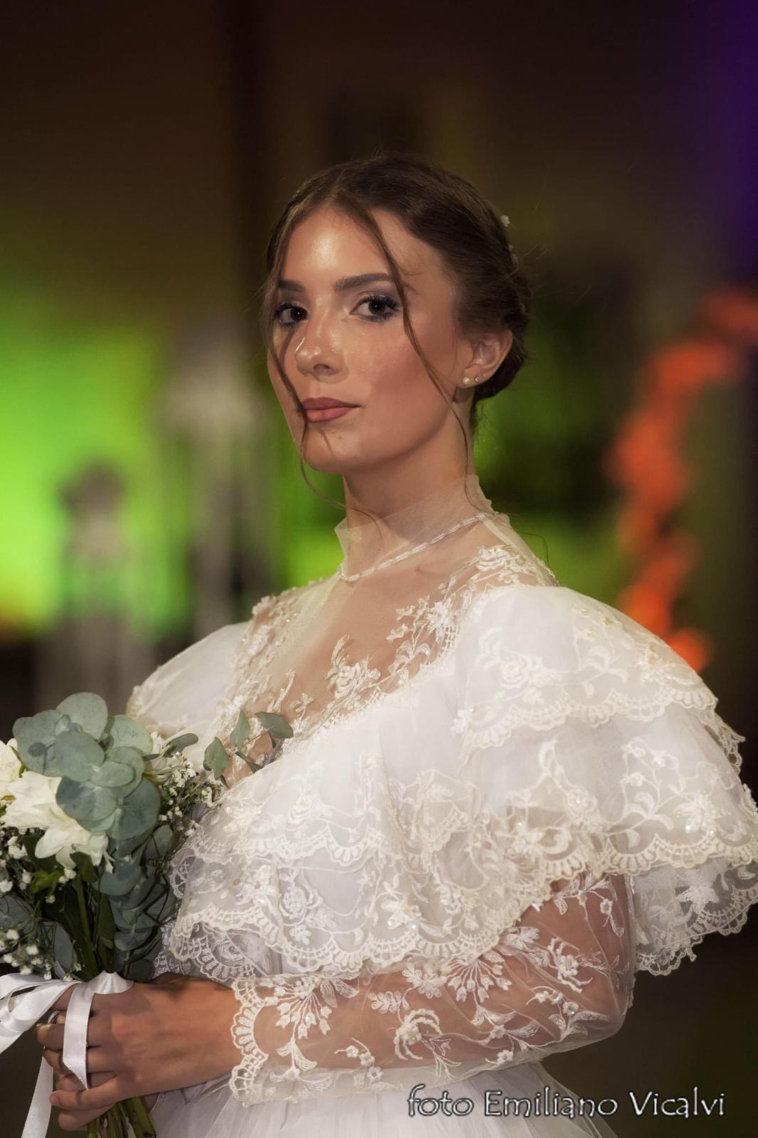 Sposa con make-up luminoso