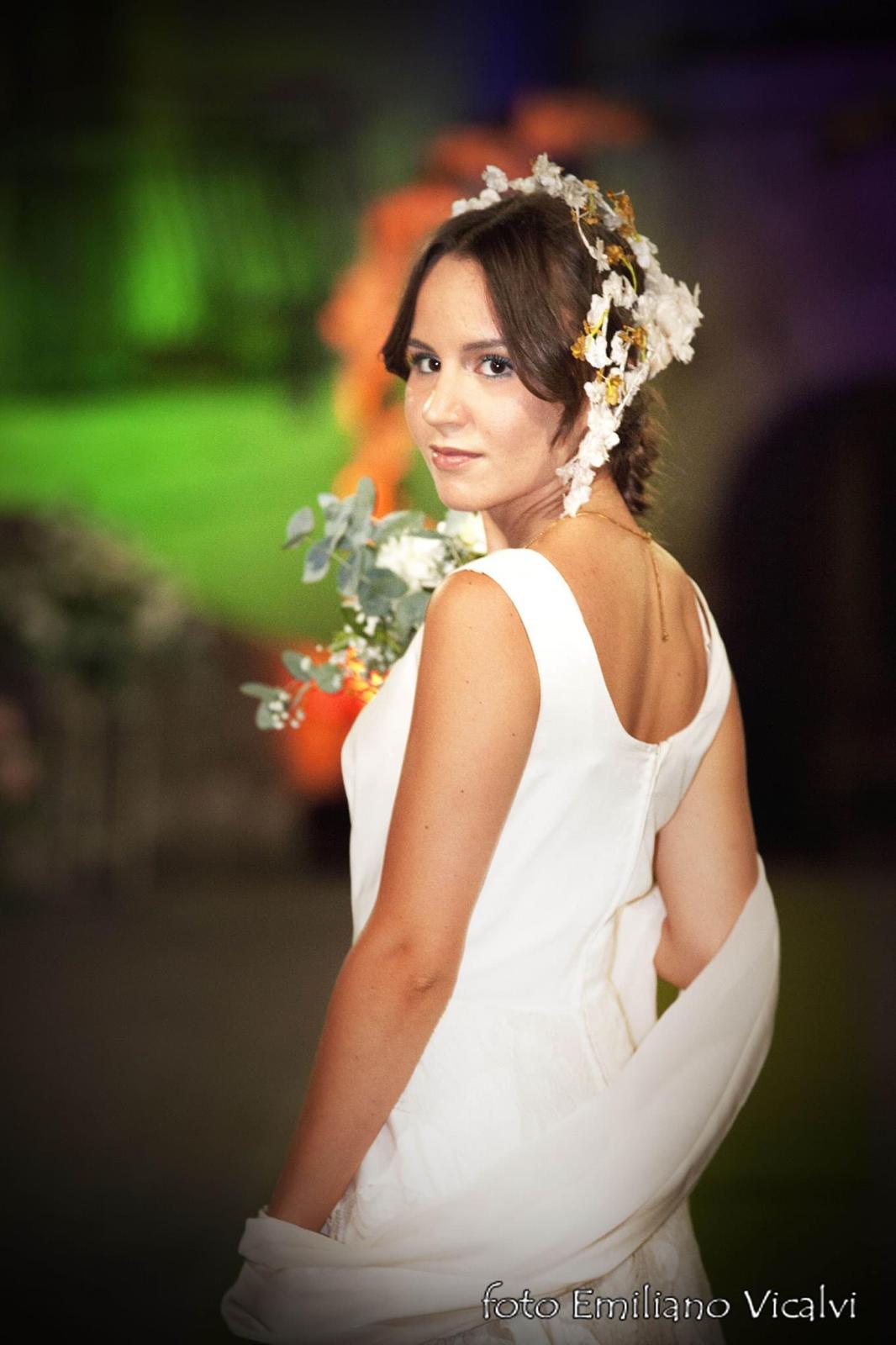 Sposa con corona di fiori