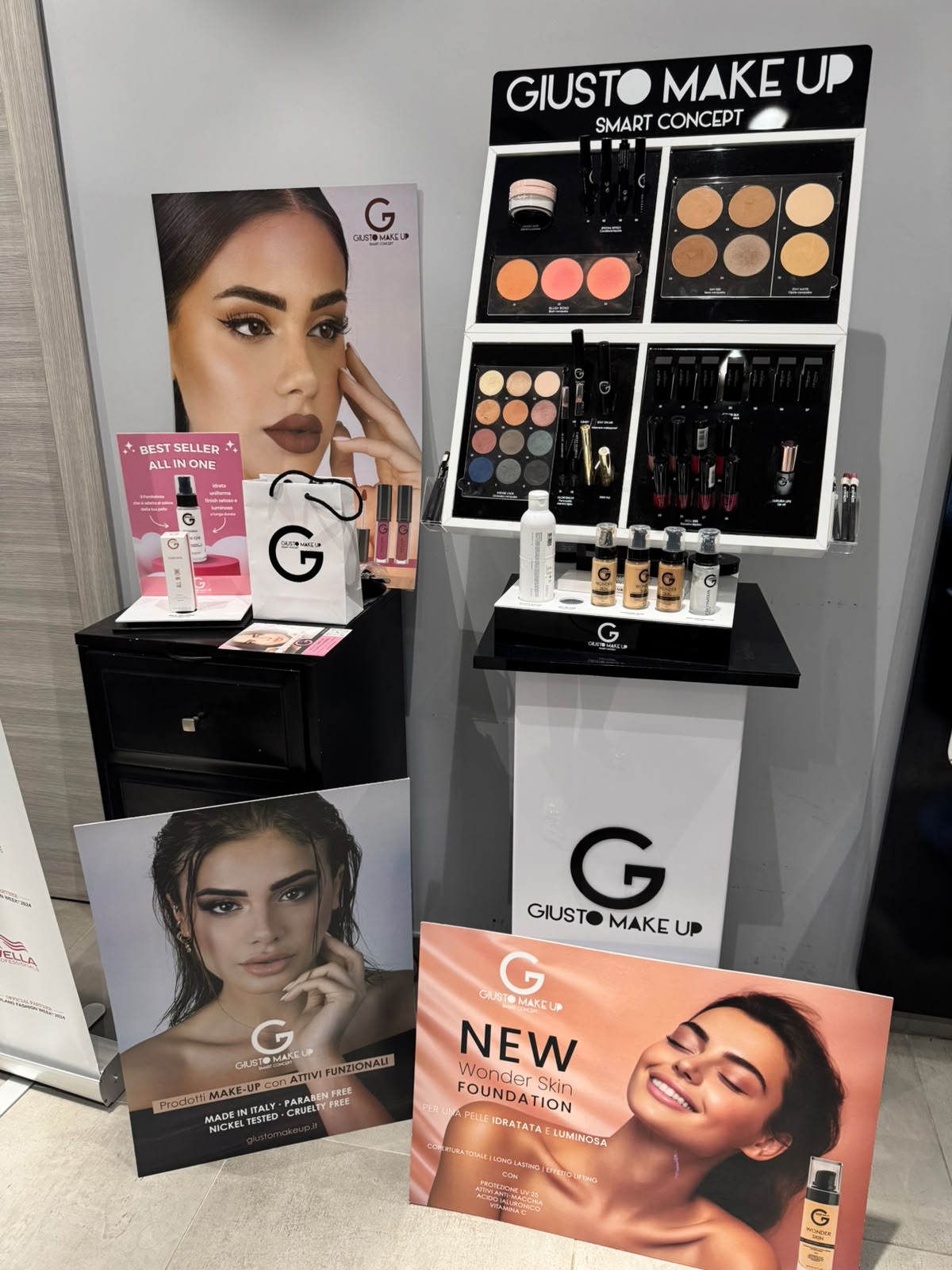 Postazione make-up Giusto Make Up nel salone Giusy Parrucchieri